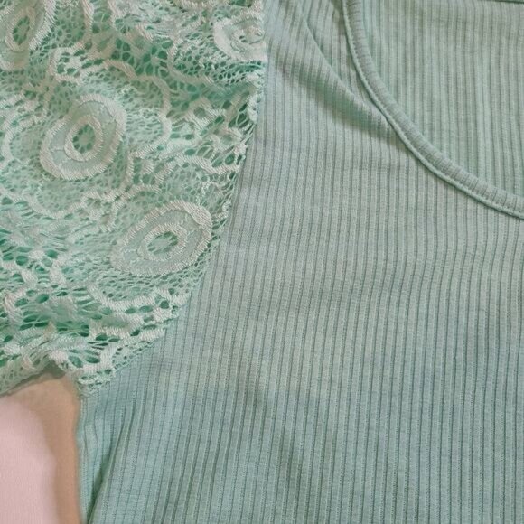 Kim and Cami teal blue ribbed bodice lace sleeve blouse medium NWOT - Picture 5 of 9